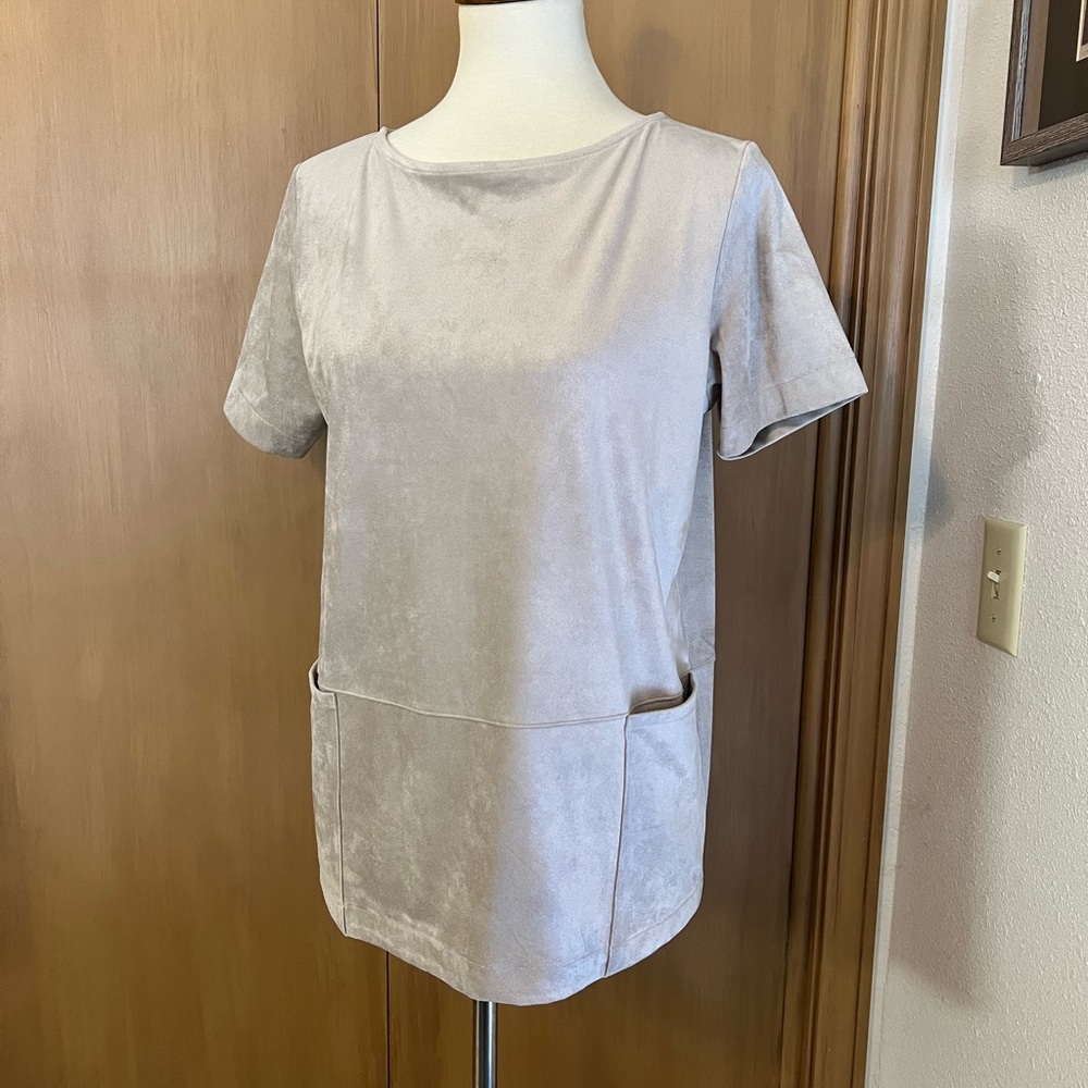JJill faux suede short sleeve top with front pockets. Small misses.